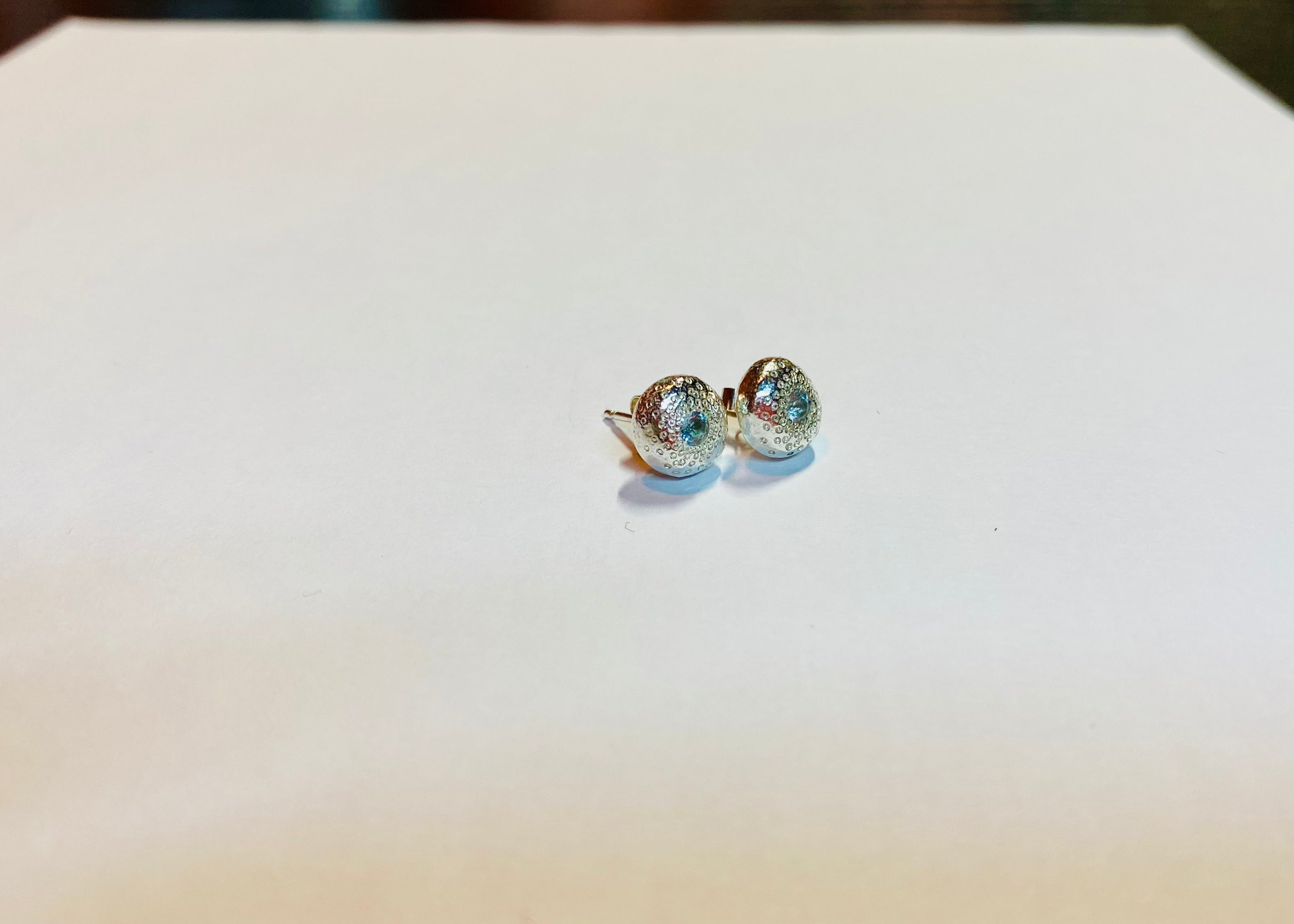 Misty pepita Studs
