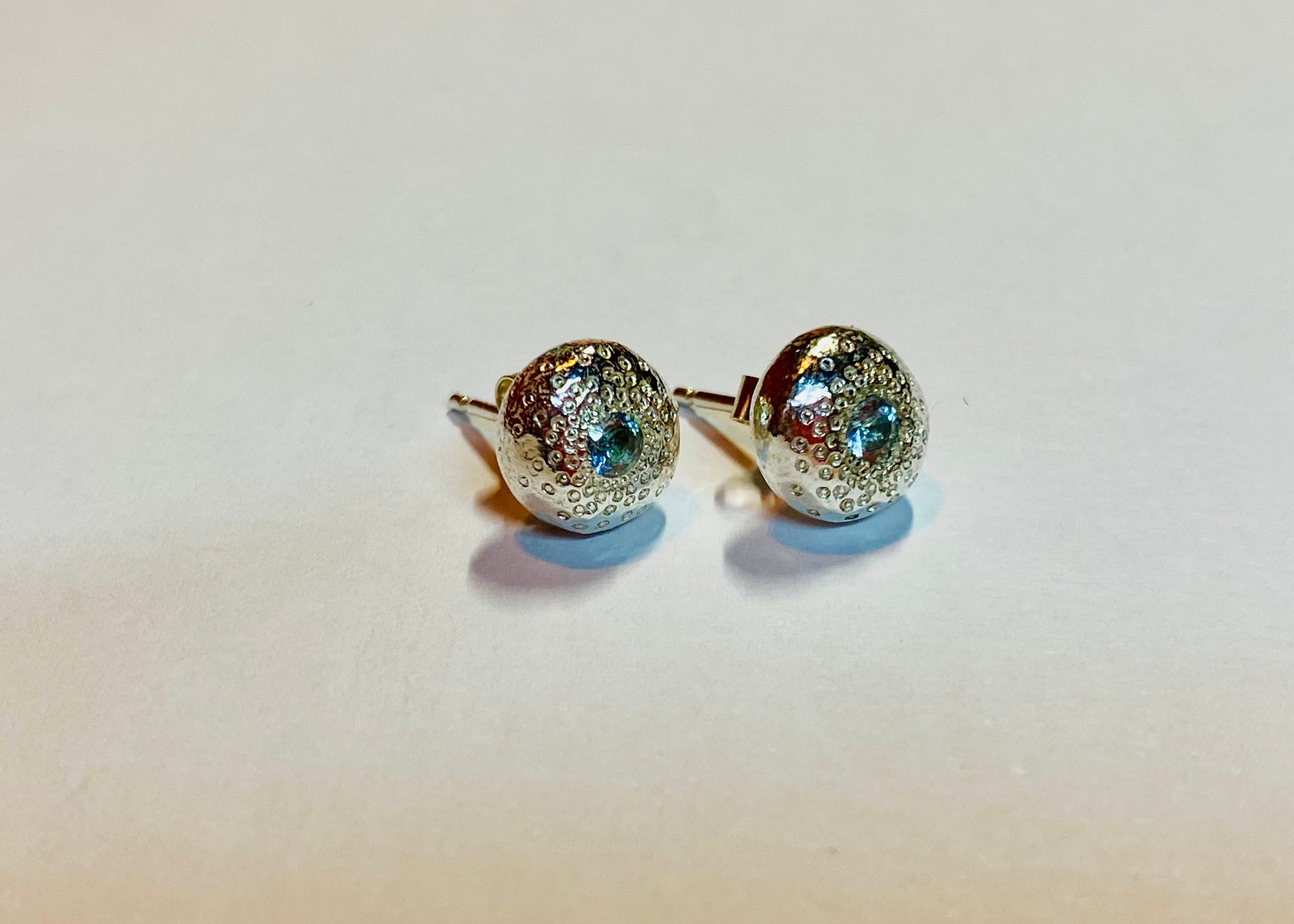 Misty pepita Studs
