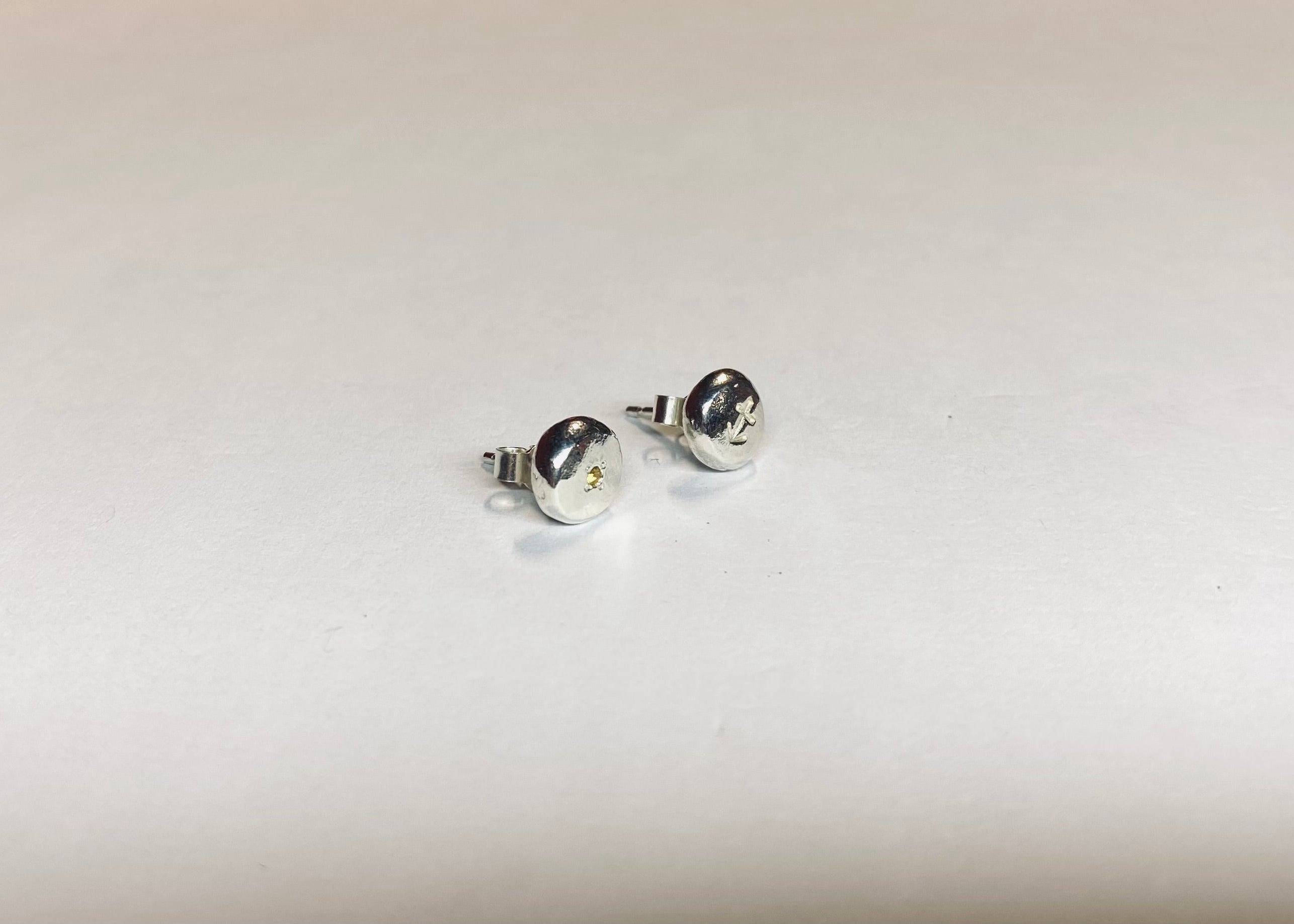 Mini zodiac Coriandoli studs