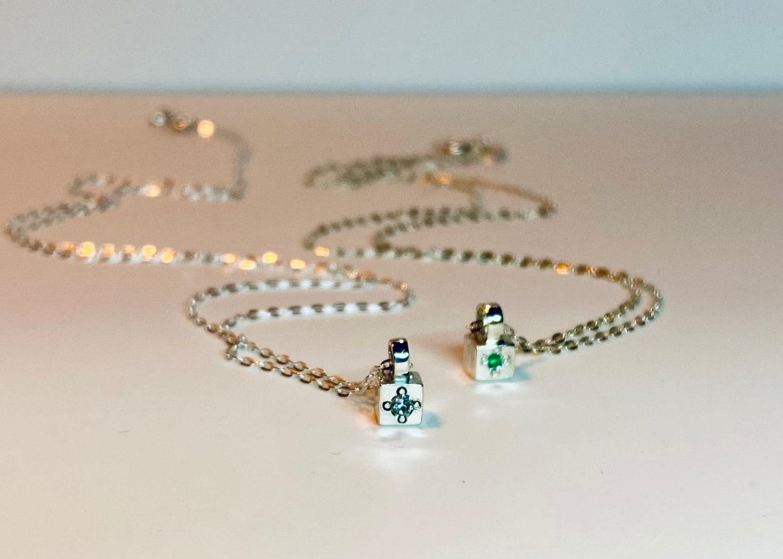 Minima punto luce necklace