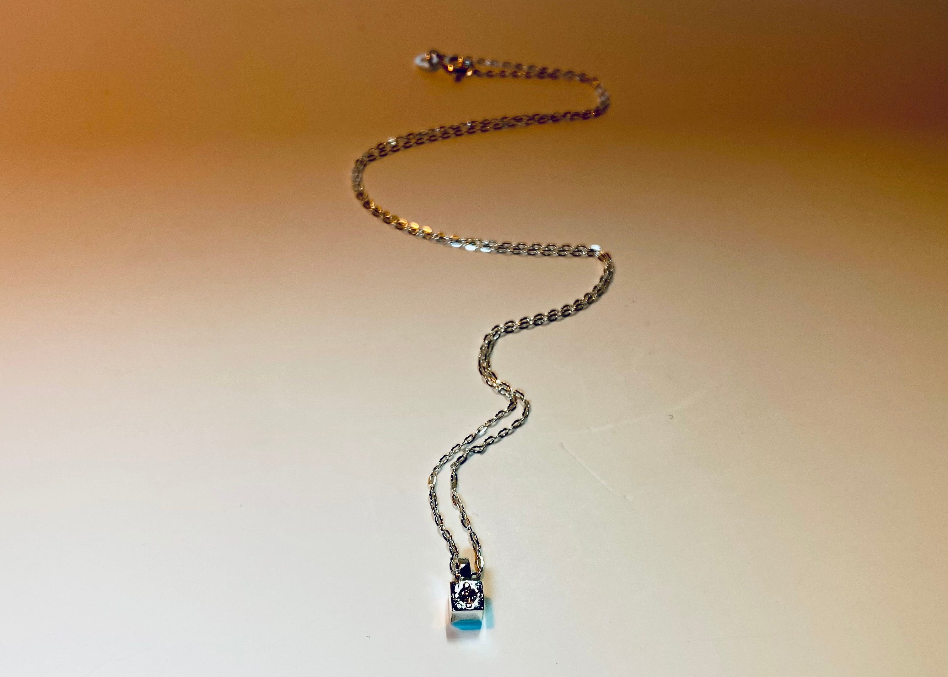 Minima punto luce necklace