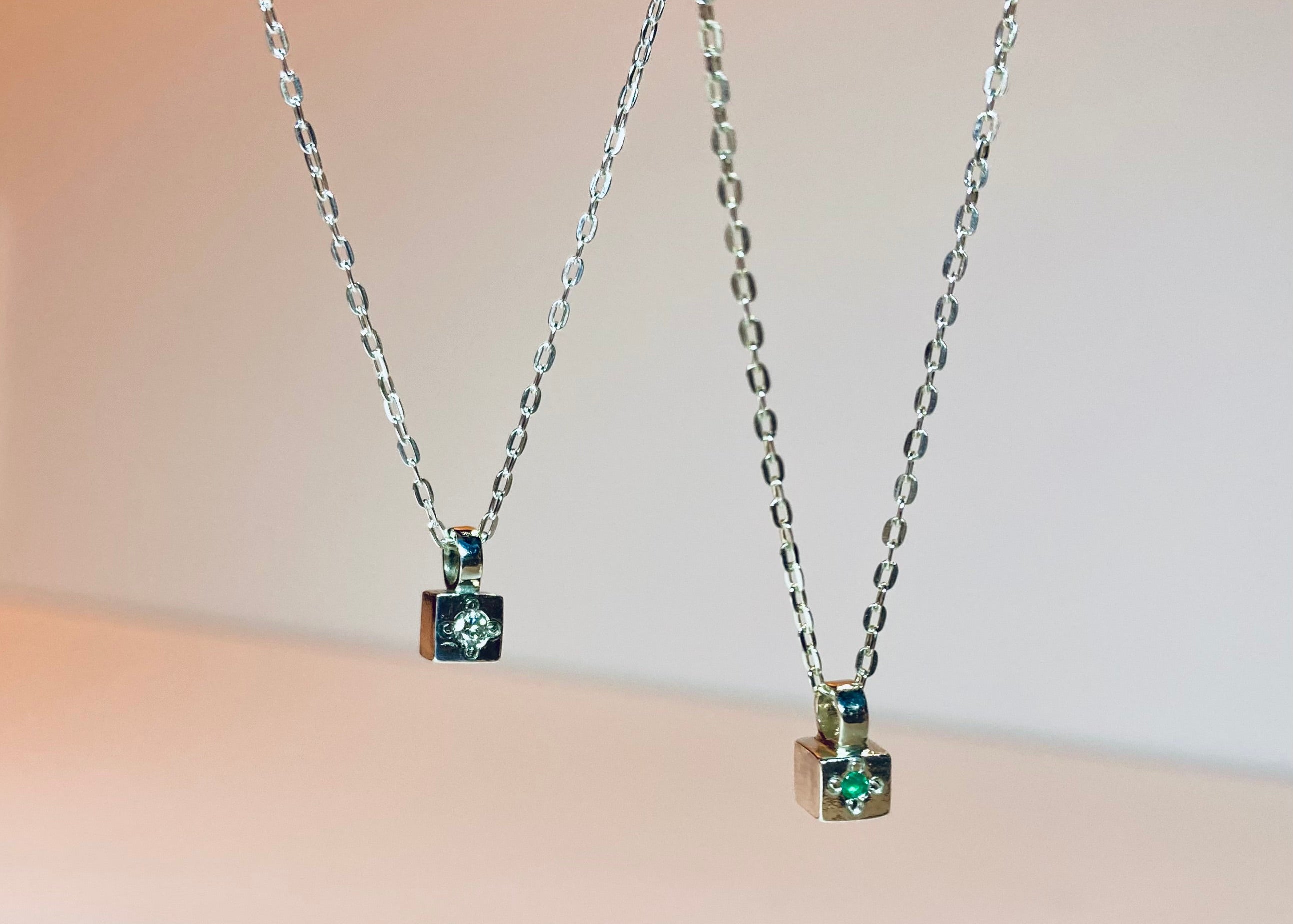 Minima punto luce necklace