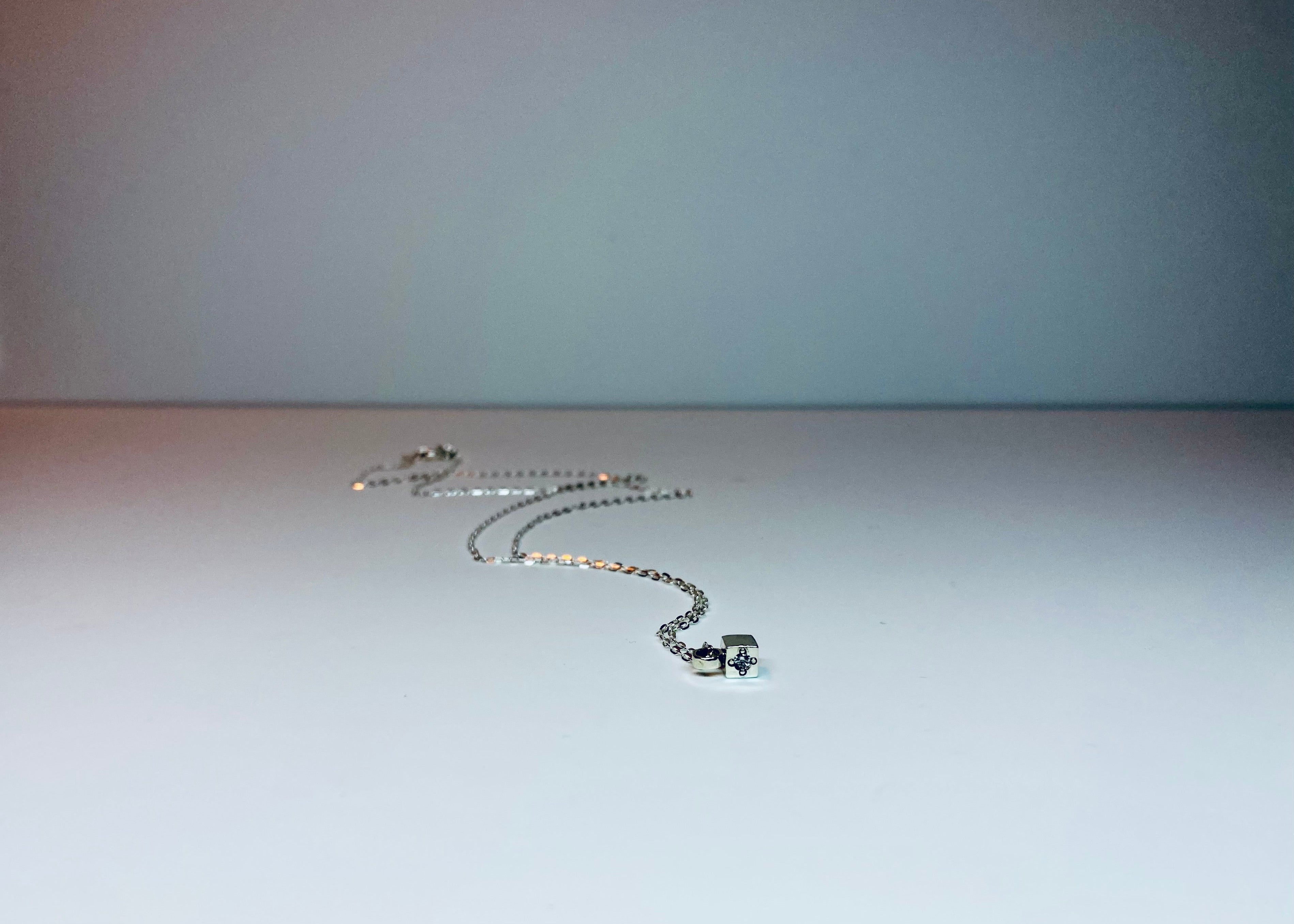 Minima punto luce necklace