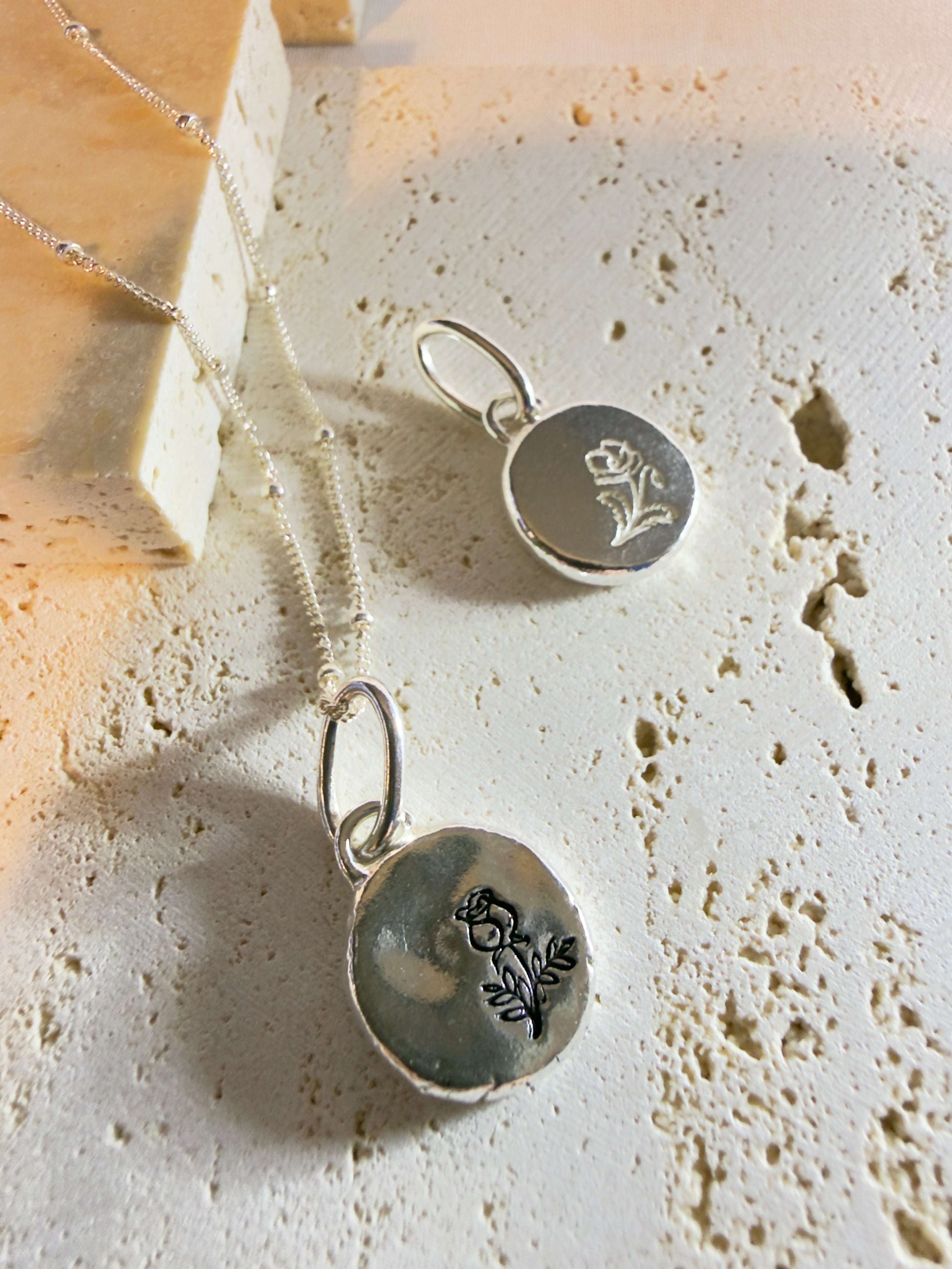 BIRTH FLOWER CORIANDOLI NECKLACE