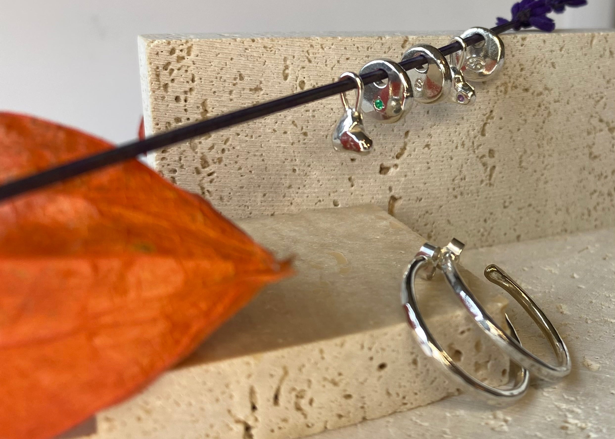 Coriandoli charm C-hoops