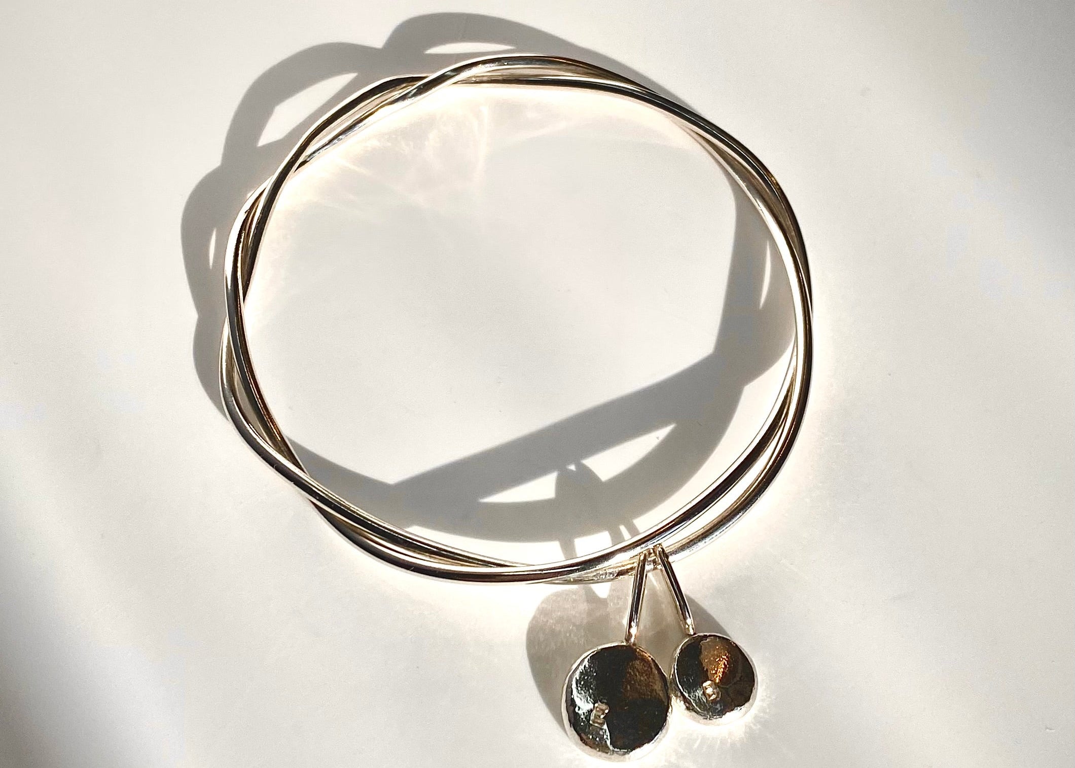 Our Roots Coriandoli charm bangle