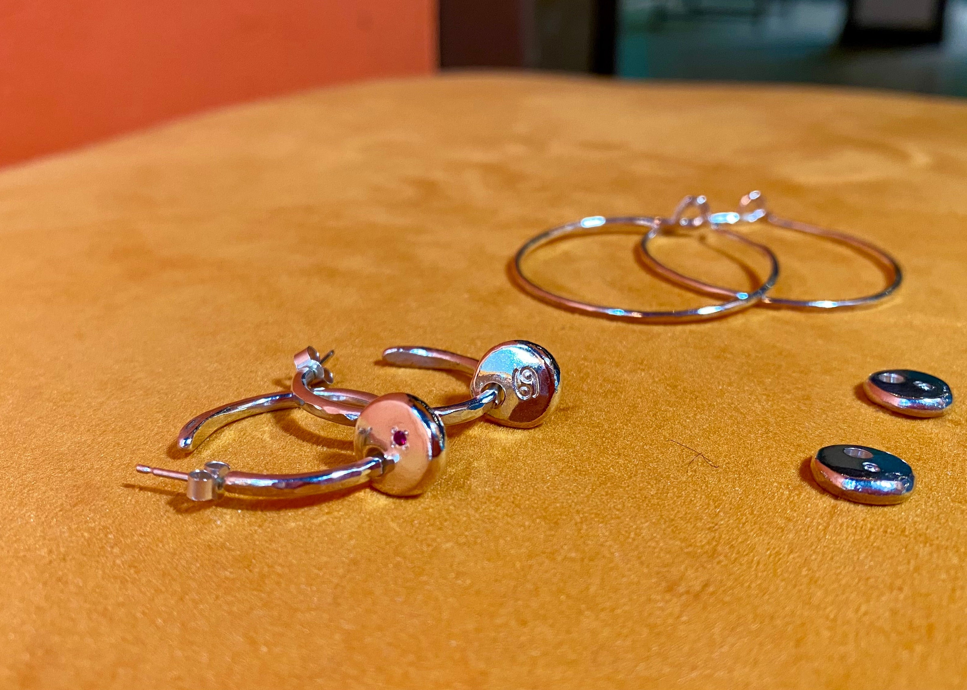 Coriandoli charm C-hoops