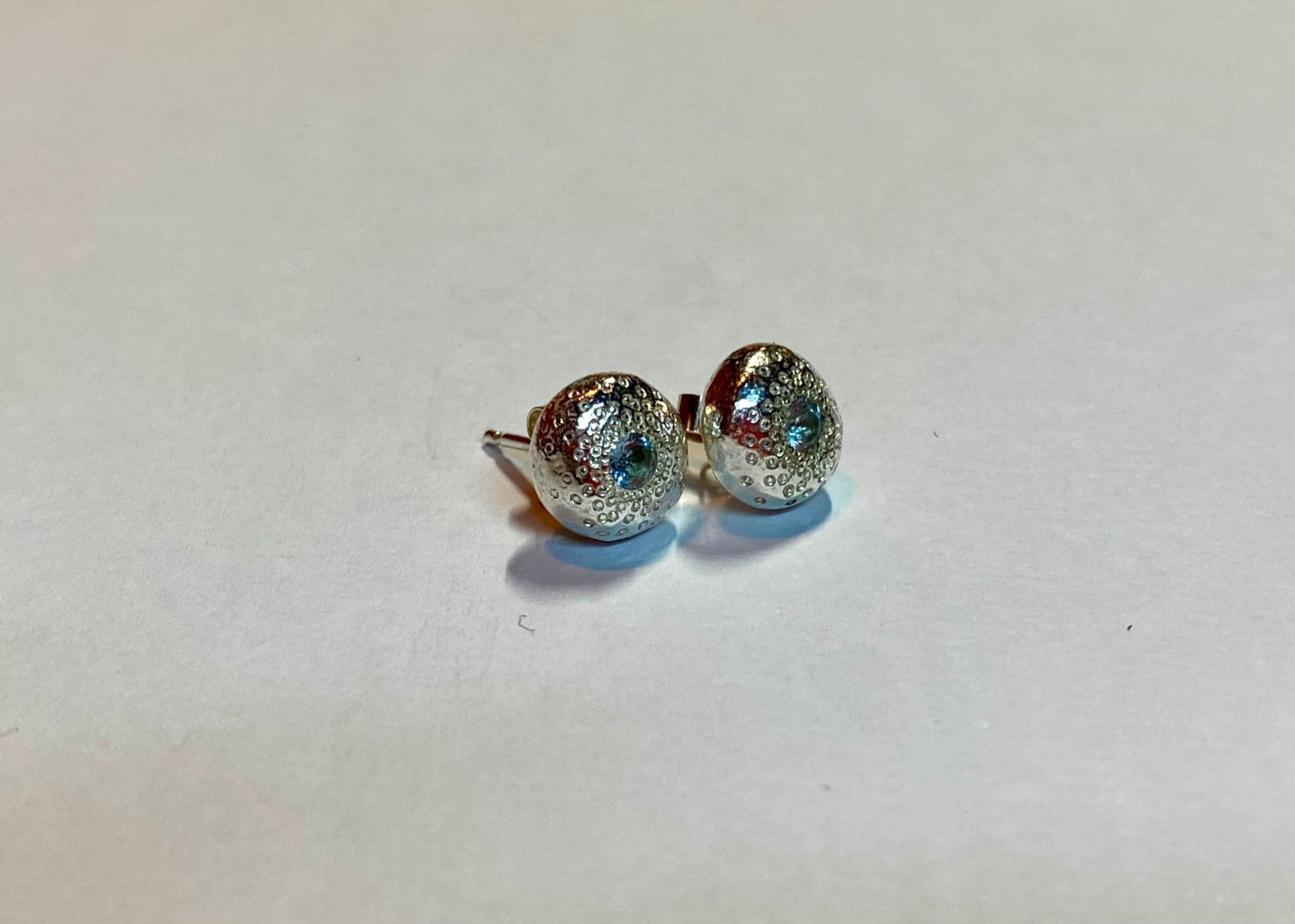 Misty pepita Studs