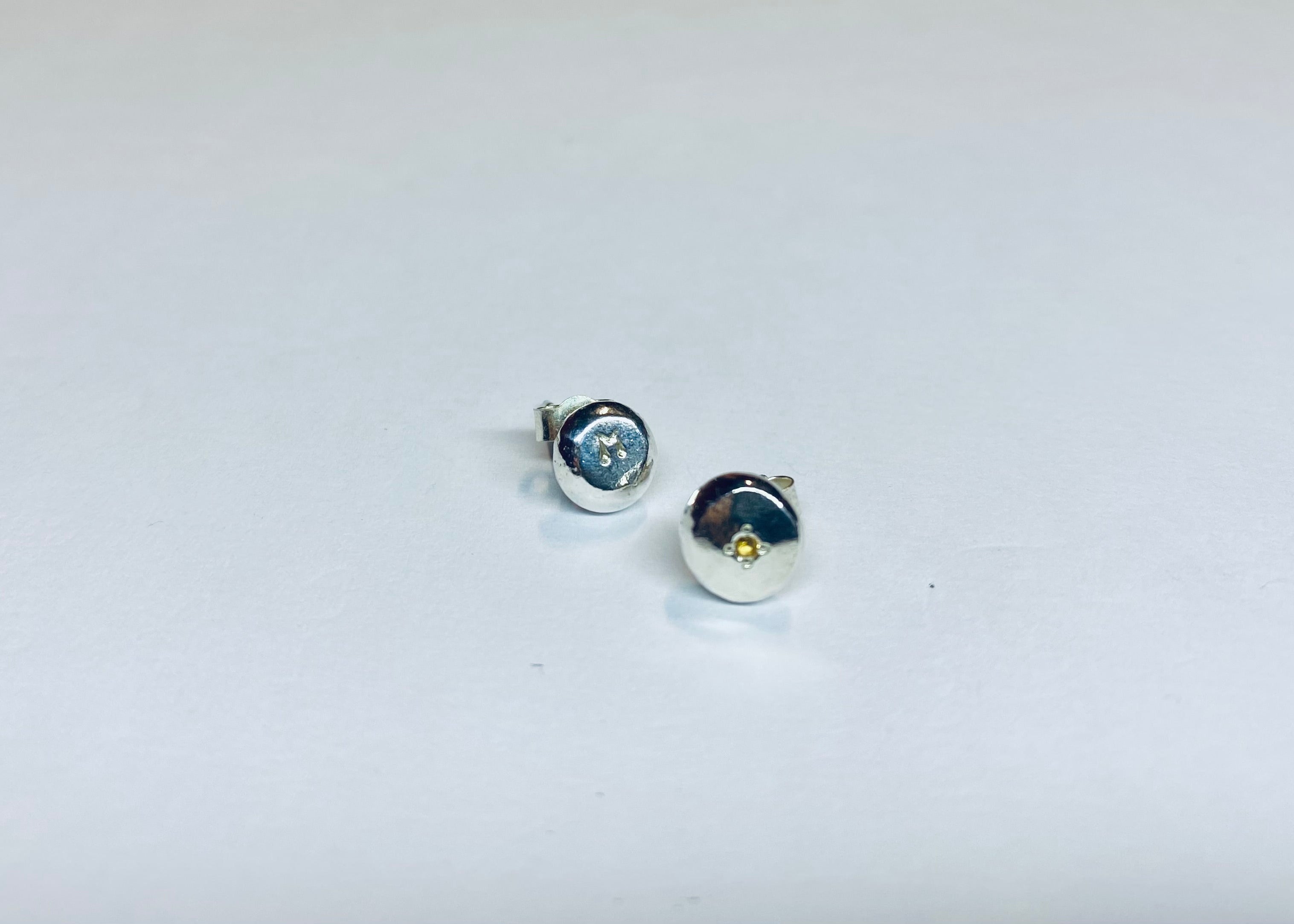 Mini Coriandoli Studs