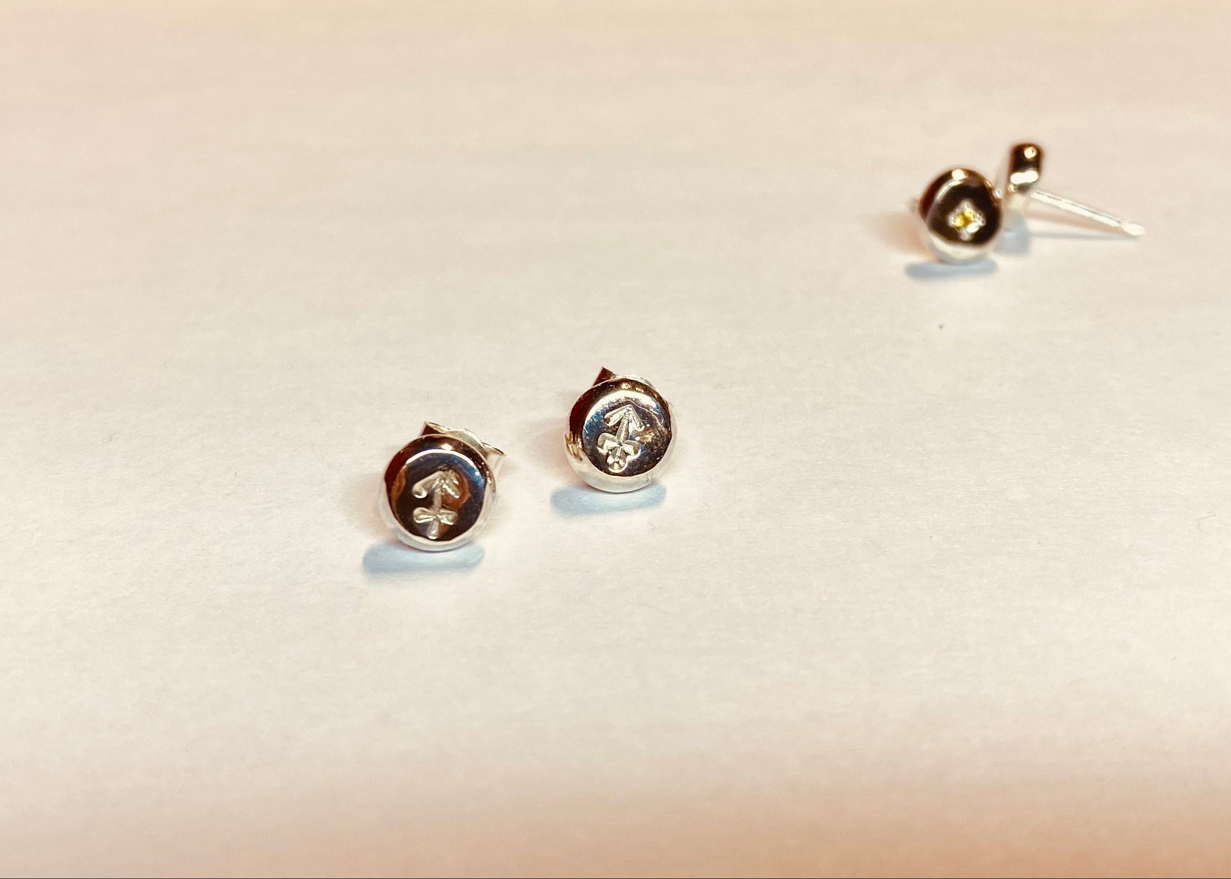 Mini zodiac Coriandoli studs