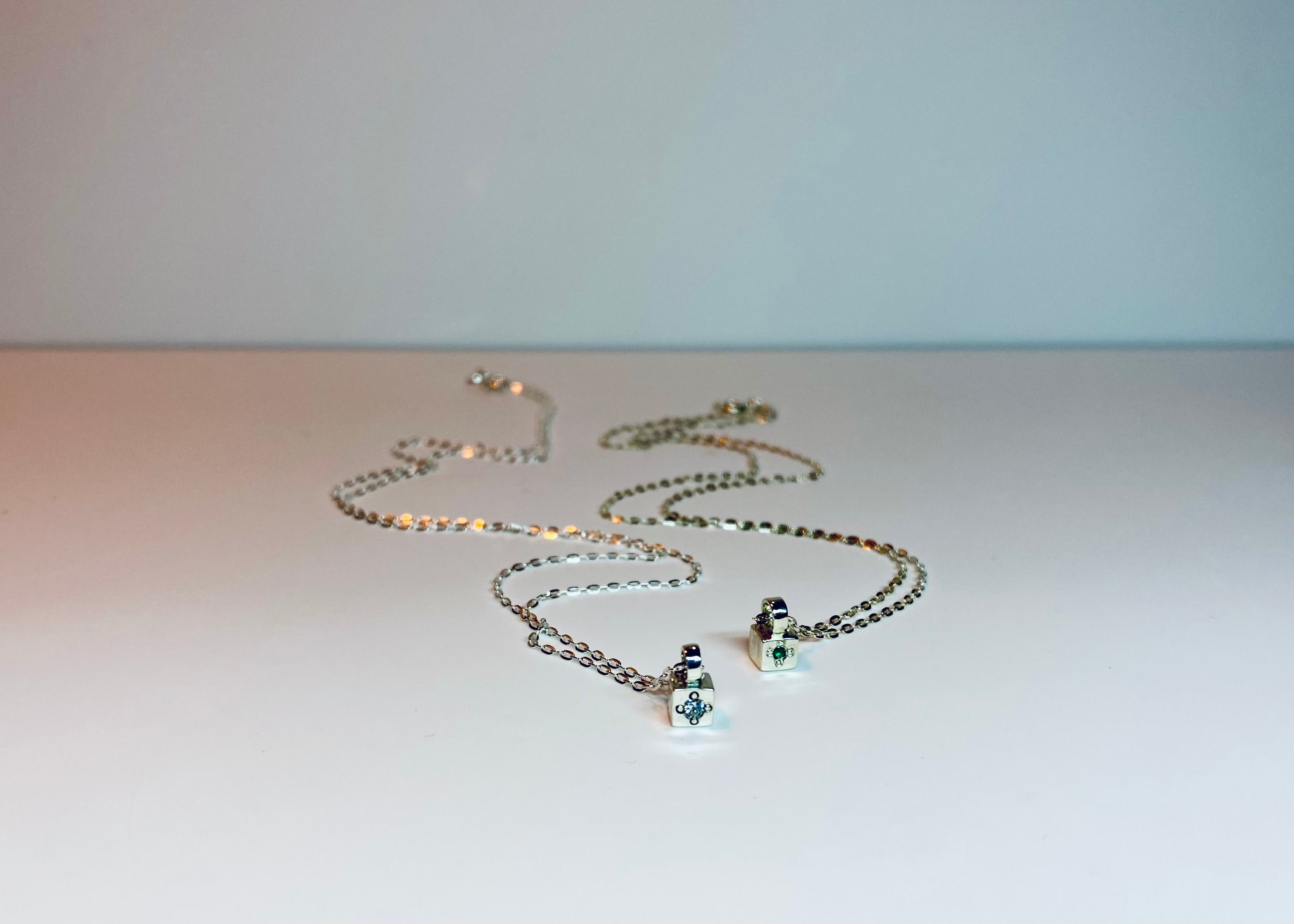 Minima punto luce necklace