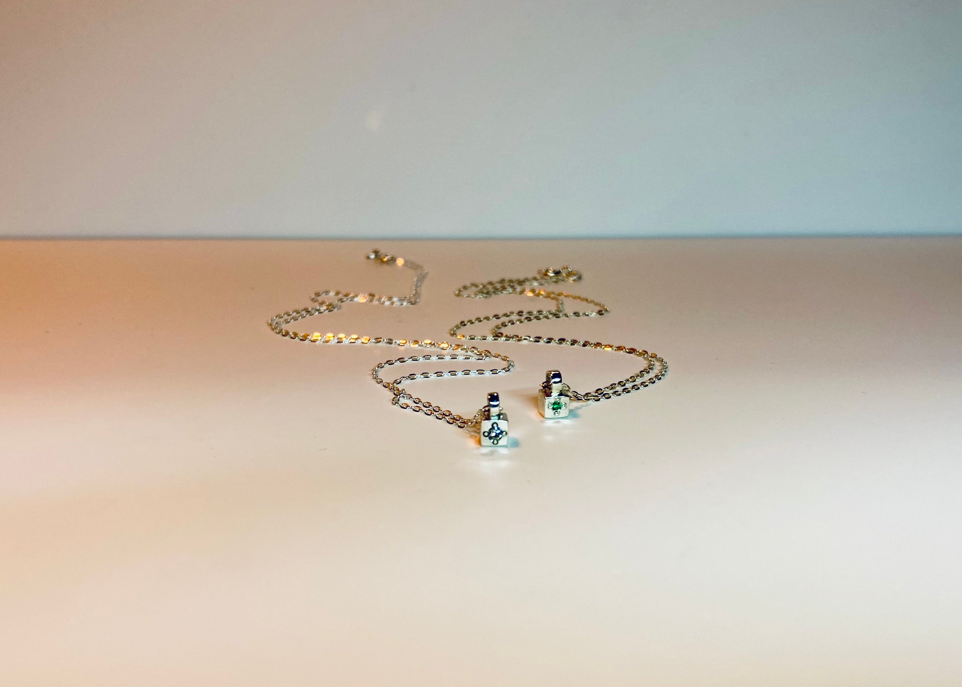 Minima punto luce necklace