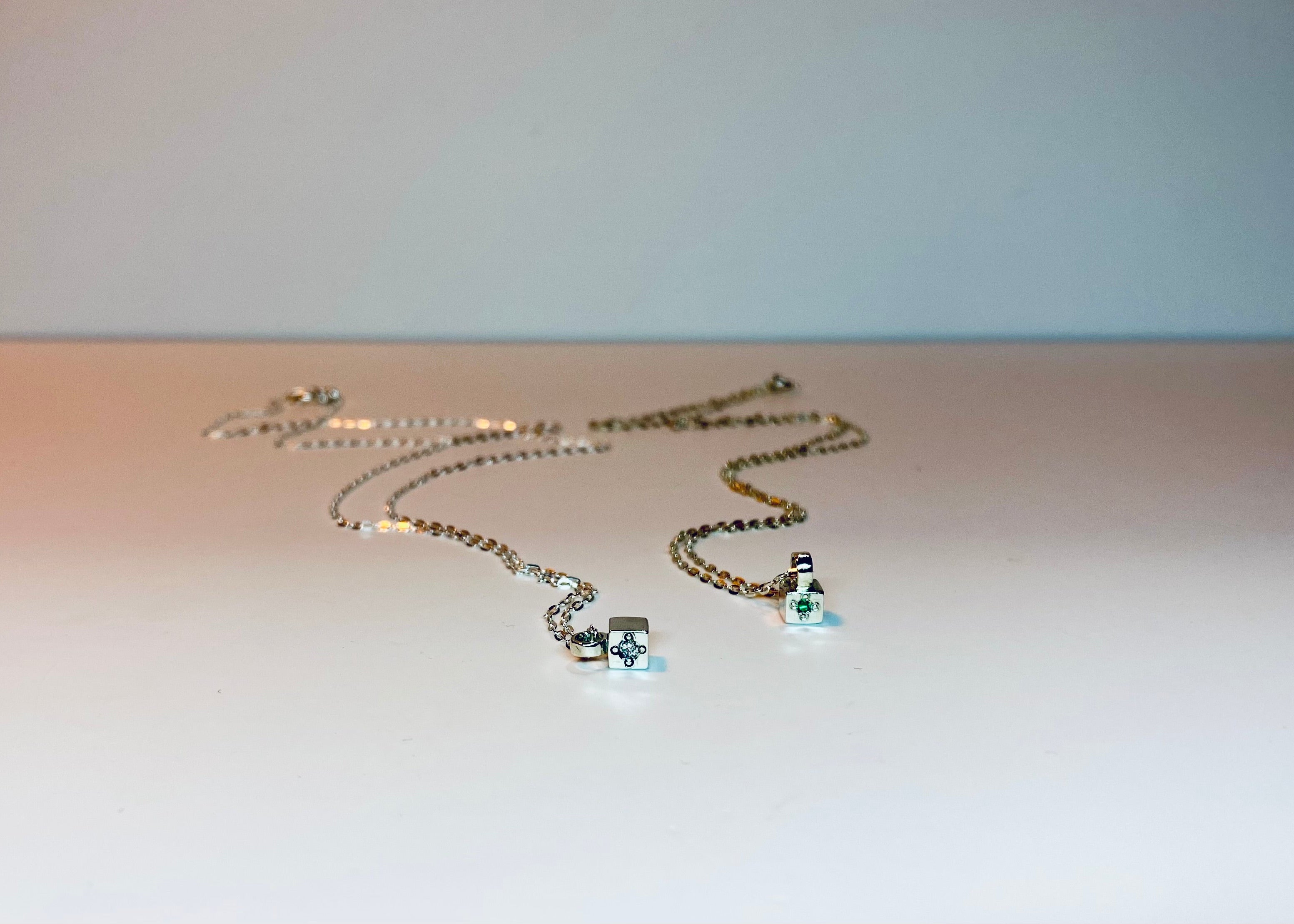 Minima punto luce necklace