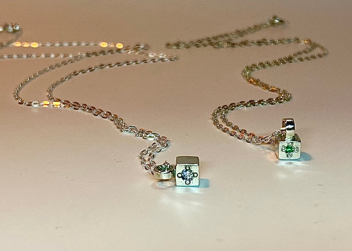 Minima punto luce necklace