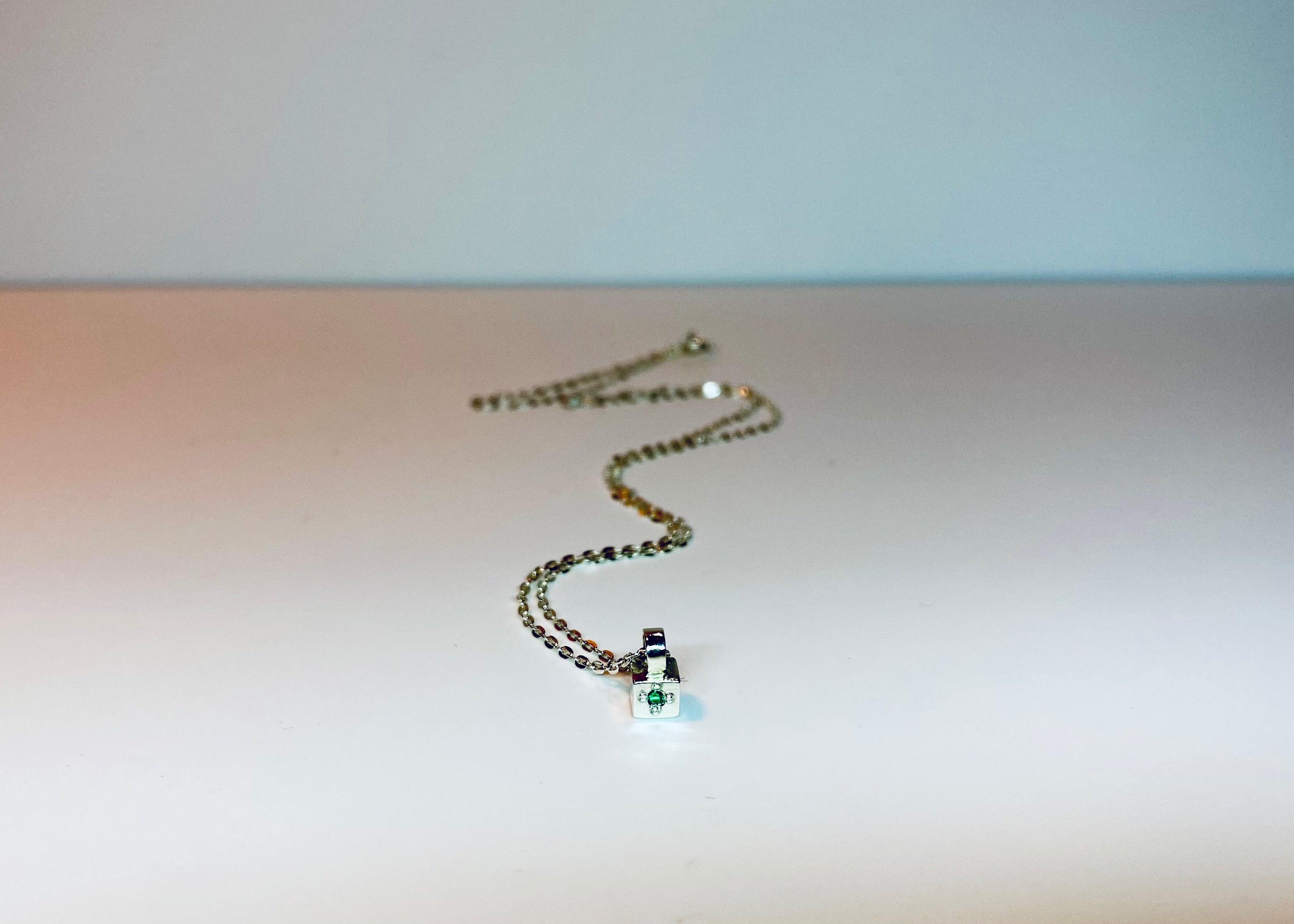 Minima punto luce necklace