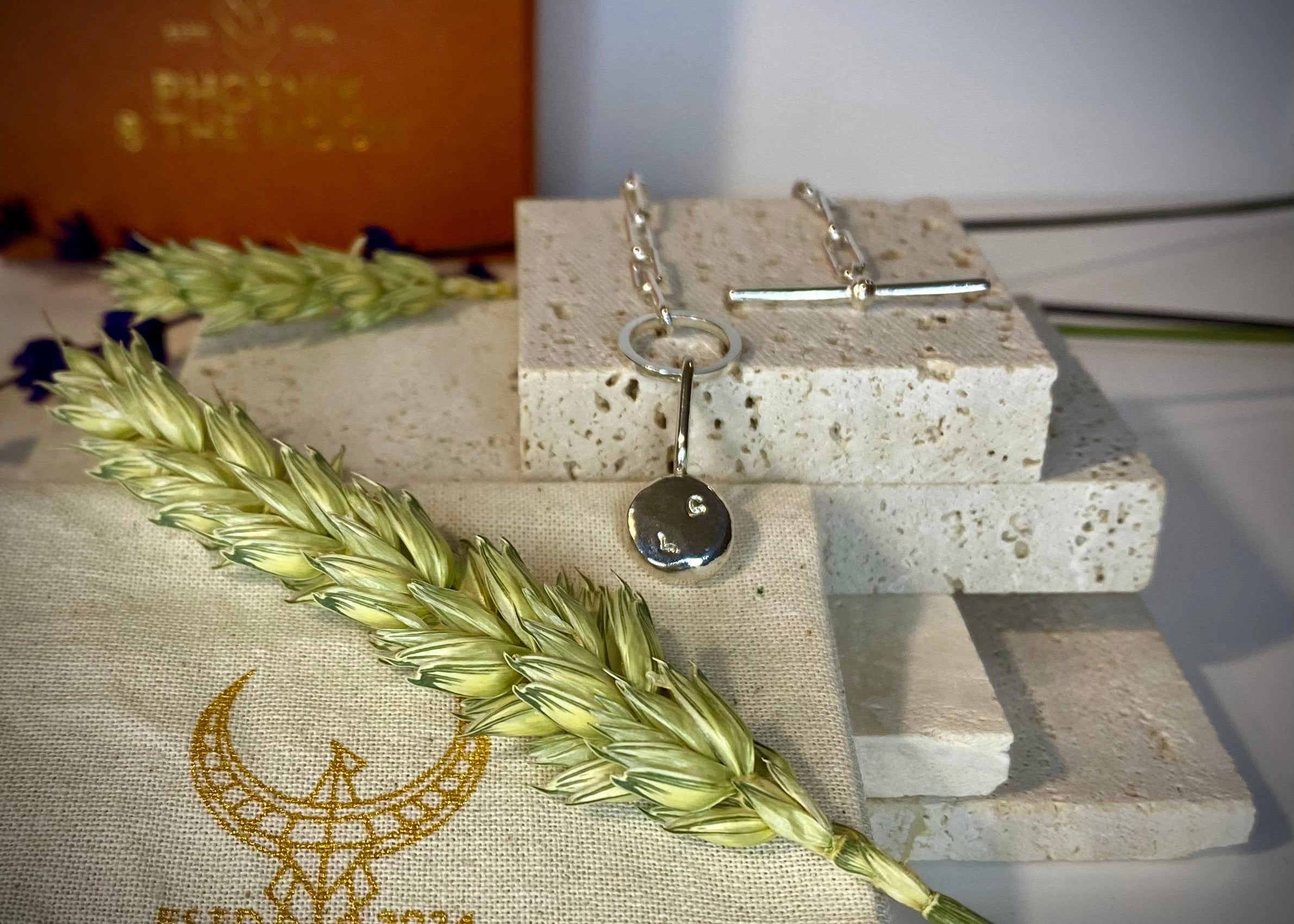 T-bar bracelet with Coriandoli charm